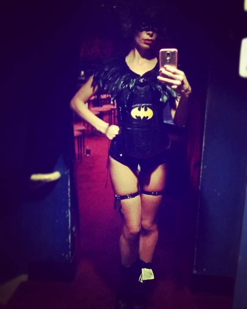 HaiCapri's tweet image. From out of the shoadows. #batman #batbabe #sexy #halloween #iplaydressup