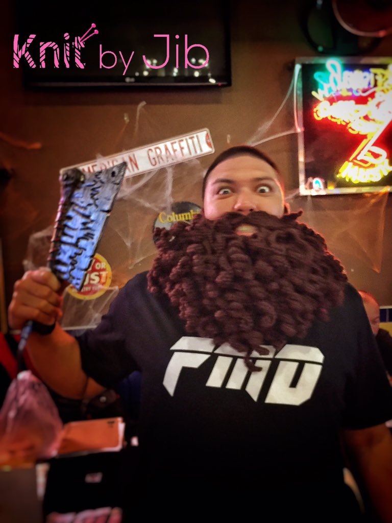 KnitByJib's tweet photo. My crochet epic beard was a big hit with the fans at FULL METAL DOJO 7. #Crochet #Beard #BeardStrong #BreadScience https://t.co/1zy0usmex3