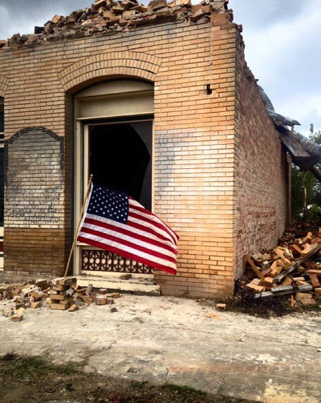 SarahCraft12's tweet photo. Came across this picture a day after the tornado, gotta lot of love for my community. #DHanis 🇺🇸💜 https://t.co/aG4yyN0zJ4