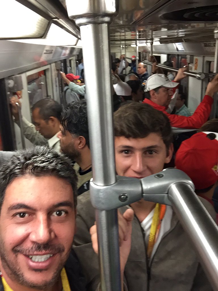 arturoelias's tweet photo. No vuelvo a dar recomendaciones por Twitter. Ayer vacío y hoy me vienen pellizcando las nylons. Jajaja https://t.co/9z4QrqItiT