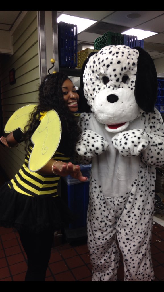 TaniseErica's tweet photo. 🐶🐝 Happy Halloween from Dayne and I https://t.co/VyzBiZyd9S