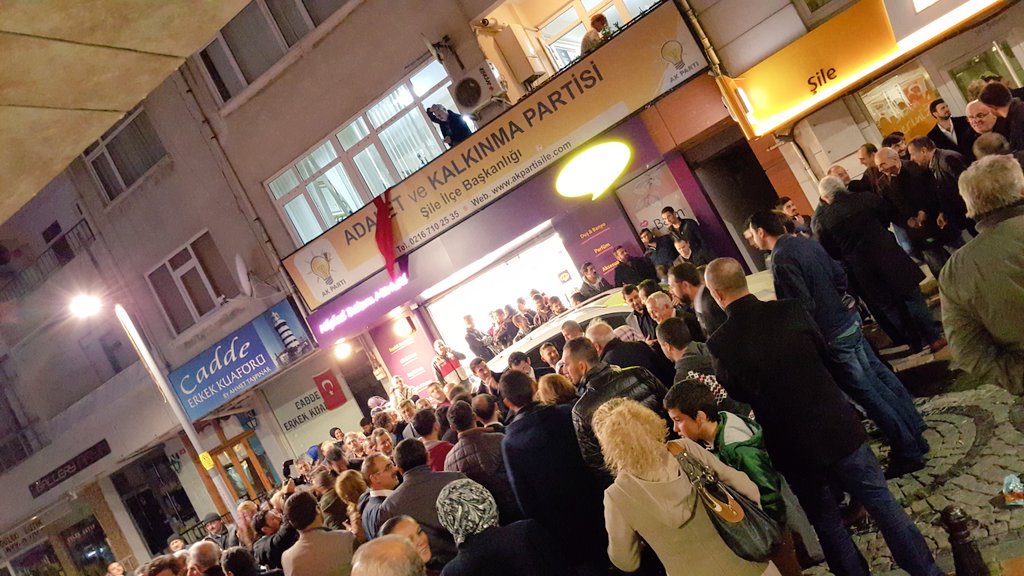 #AkPartiGeliyor Demedikmi......!!!! AK Parti Şile deyiz Halk Bayram Ediyor Şuan. <a href="/bekiservet/">Servet BEKİ</a> @RT_Erdogan