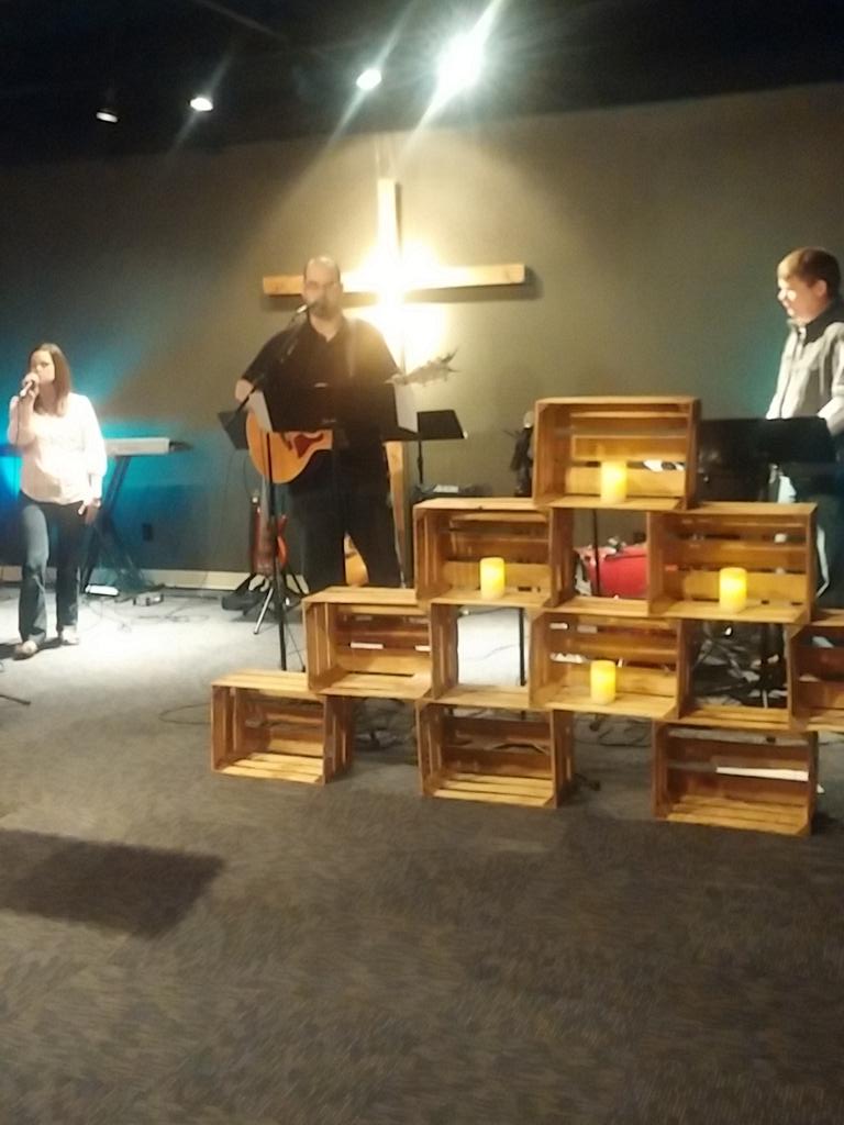 YoCranston's tweet photo. From the first strum on that guitar from @jeffclass, I knew it'd be an awesome worship time @TheAvenueChurch https://t.co/JI45FEr6fI