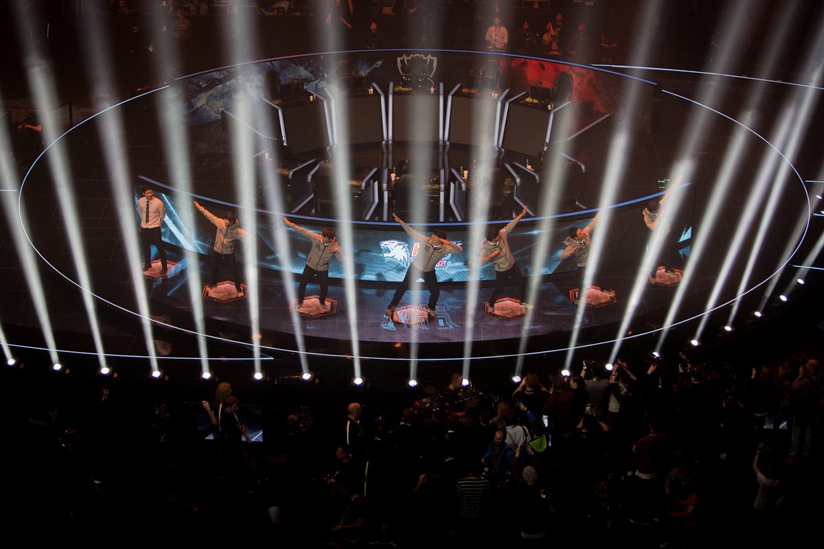 lolesports's tweet image. The photos of #Worlds can be found at flickr.com/lolesports