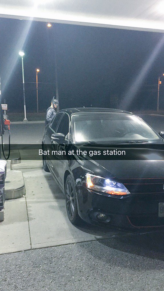 theubermanott's tweet photo. Spotted: last night batman was giving rides on uber. Sign up with Uber using the code EVOCO for a free 20$ ride! https://t.co/USxdiep9rh