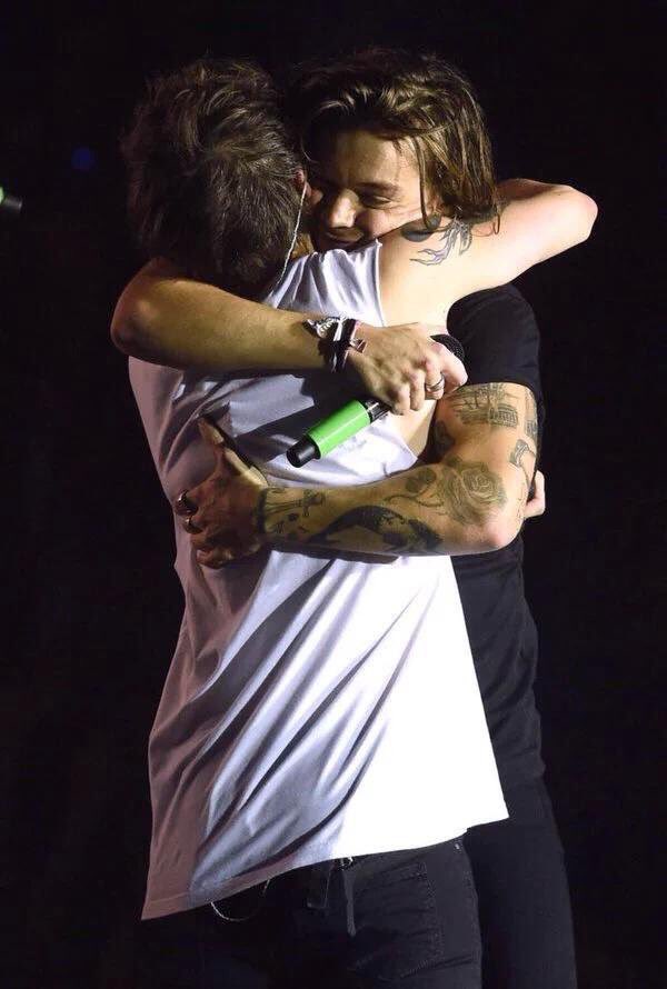 sunshiinesniall's tweet photo. "we're brothers and we'll be back." #ThankYouForEverythingOneDirection https://t.co/HpbHpnpTw3
