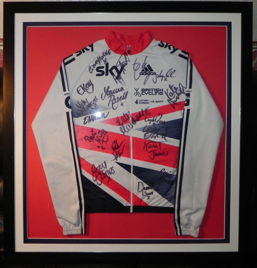 Jhakeylew's tweet photo. @realryanfarley @54321Cymru @southwalesargus 6 more days 2 auction frame worth £100 https://t.co/TnwBfMYNIA https://t.co/lcvCW3m4k7