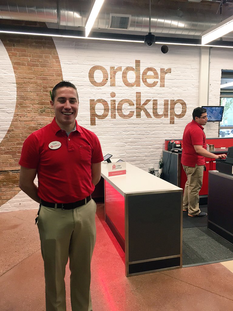 LayshaWard's tweet photo. Loving the new Streeterville @Target in #Chicago! https://t.co/n3gajCxLSr