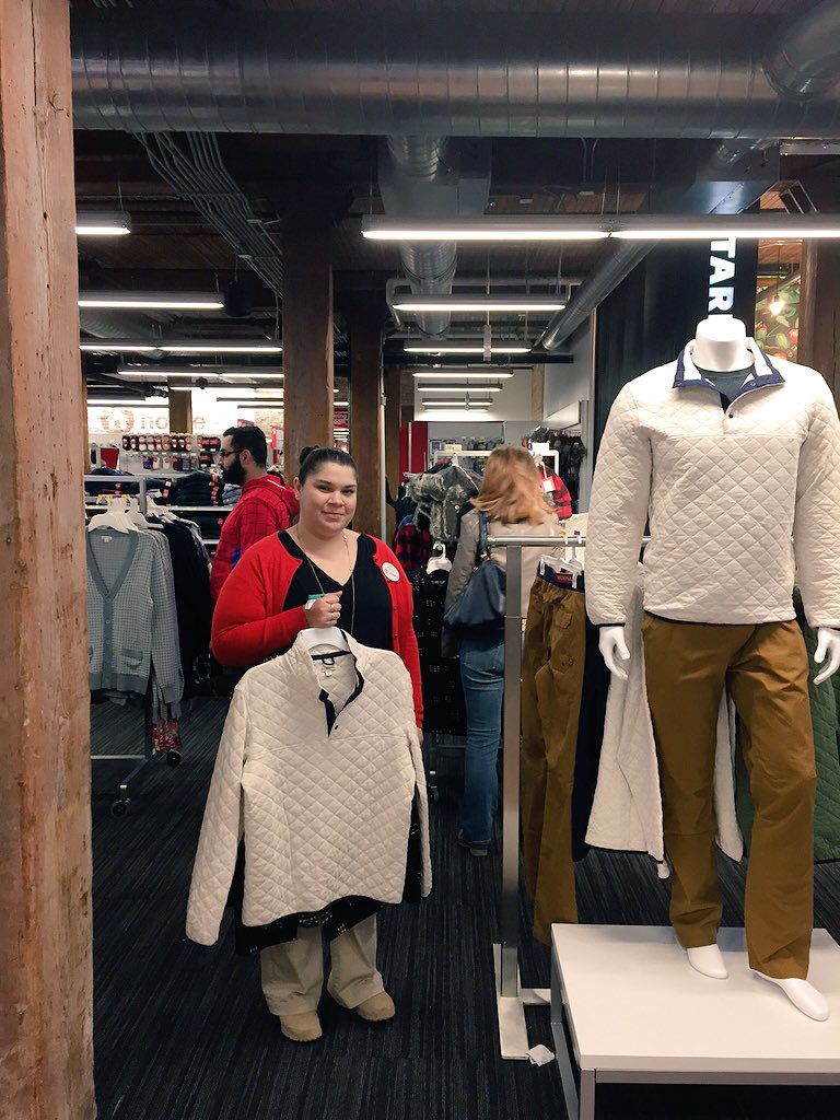 LayshaWard's tweet photo. Loving the new Streeterville @Target in #Chicago! https://t.co/n3gajCxLSr