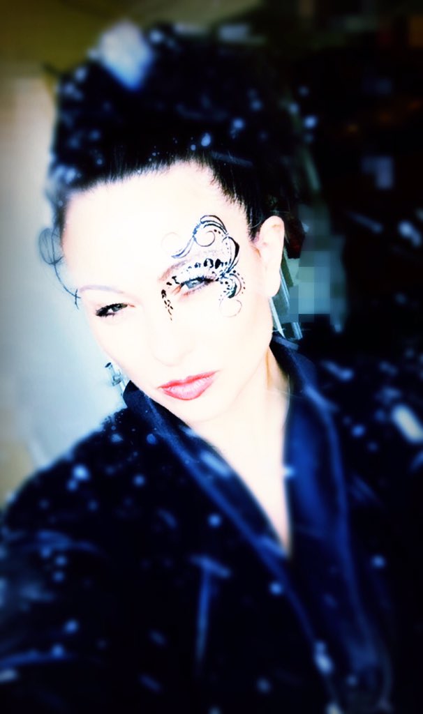 Nicola_Kal's tweet photo. #eyes #eyeart #design #makeup #glitter #icemaiden #model #photo thank you #wowfactorfaces https://t.co/fMOnSvNAZb