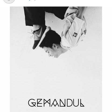 btscrime's tweet photo. @prkjimjams @alin_twt @bts970 @Rcal__pcy sampaikan salam gua untuk bocah ini https://t.co/5ByJSSvzml