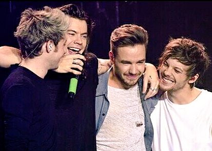 ysaraflores's tweet photo. #ProudofOneDirection @onedirection See you again in 2017 ! ❤️ #OneDirection #OneDirectionTilTheEnd https://t.co/YUIqbBbgCP