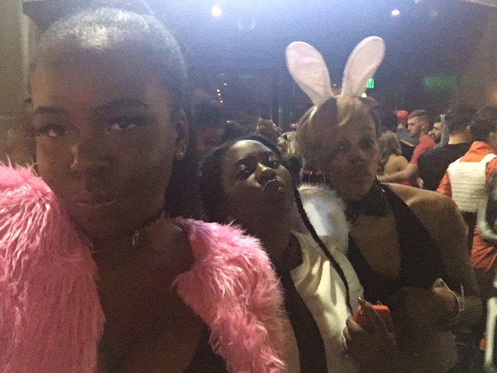 Okaykaykaaay's tweet photo. I was Chanel #2 last night 😂 #samehair #samefur #differentbitch 💖 ft. @rennmnna, @T_Nicoleee, & Sue https://t.co/da7wu0u9PM