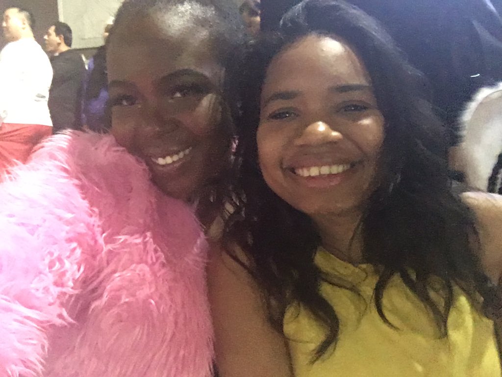 Okaykaykaaay's tweet photo. I was Chanel #2 last night 😂 #samehair #samefur #differentbitch 💖 ft. @rennmnna, @T_Nicoleee, & Sue https://t.co/da7wu0u9PM