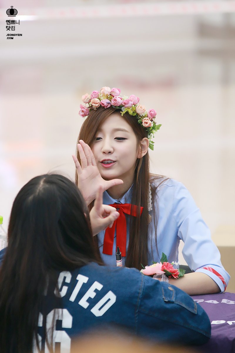 CSvkSW8UwAAamc3.jpg:orig