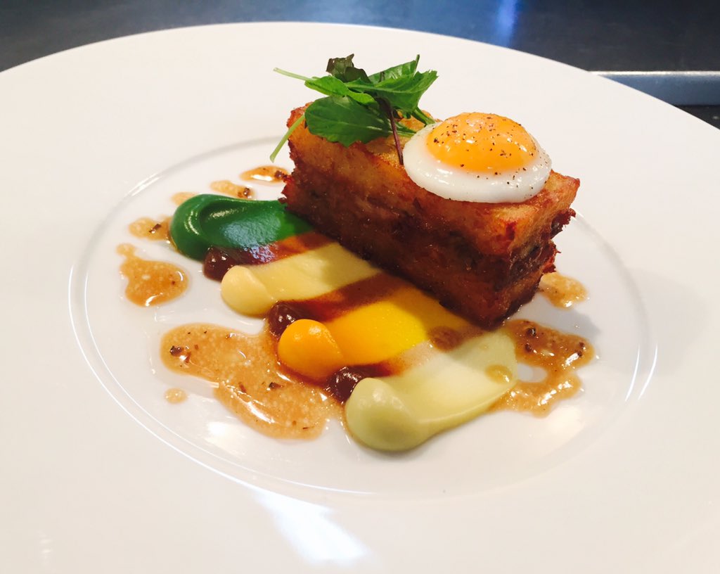 CH4RL13smith's tweet photo. Quail leg hash brown, quail egg, bubble and squeak purée, truffle and brown sauce vinaigrette. https://t.co/EzCdMQa0B1