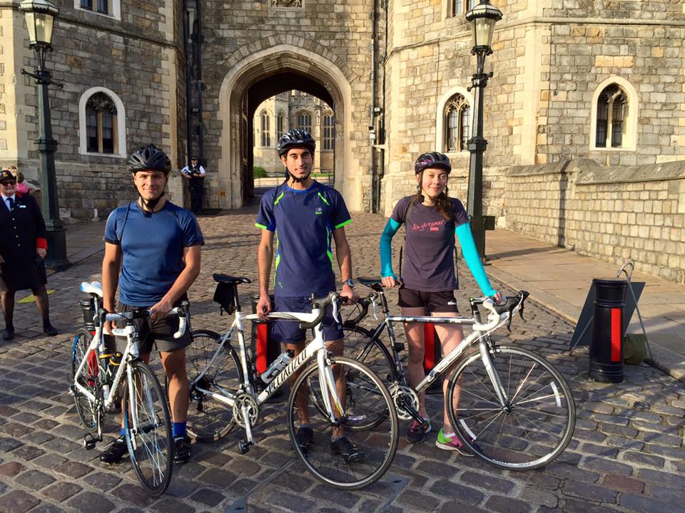 ImperialTriath's tweet photo. The TriIC cyclists who stayed on to go to Windsor after Chertsey yesterday! #cycling #WindsorCastle https://t.co/ALc0oYHWth