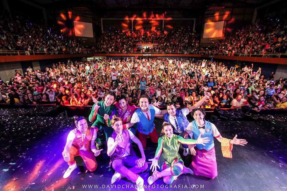 diegotopaok's tweet photo. #CostaRica Hoy últimos 2 Shows! gracias por estoy 4 shows como este, repletos de familias llenas de amor!🚝✨💫❤️ https://t.co/MTKDXpuL4W