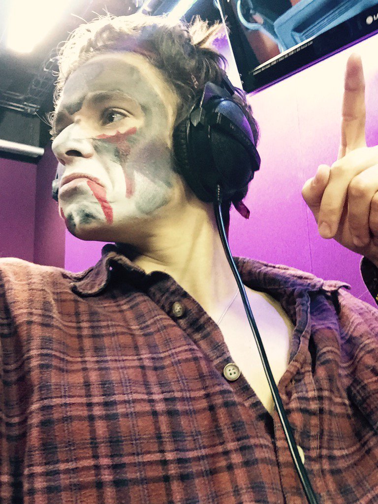 TheVampsBrad's tweet photo. This caught the feeling quite well, big tune from @ArianaGrande #expressyourselfie #vampsonr1 https://t.co/IOGKVsp7Mw