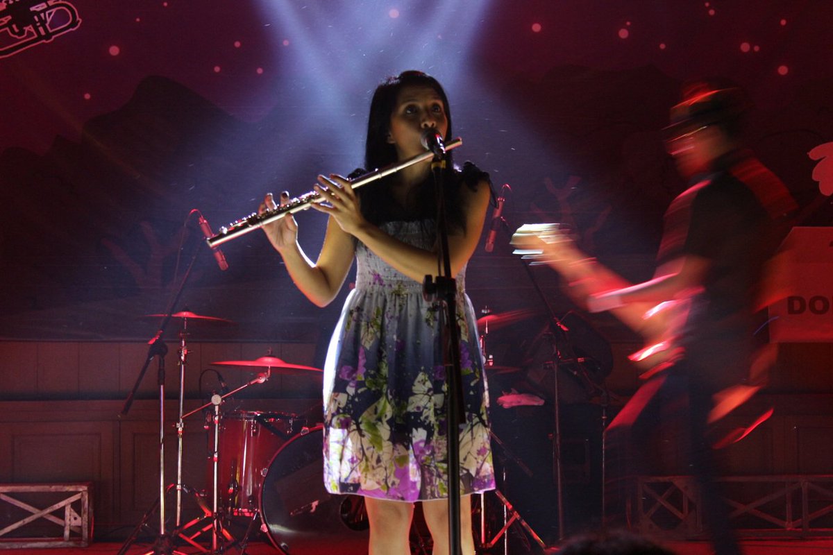 uincommunity's tweet photo. @moccaofficial at Charity Night #economyexpo2015 @EconomyExpo https://t.co/K2tQAOY0na