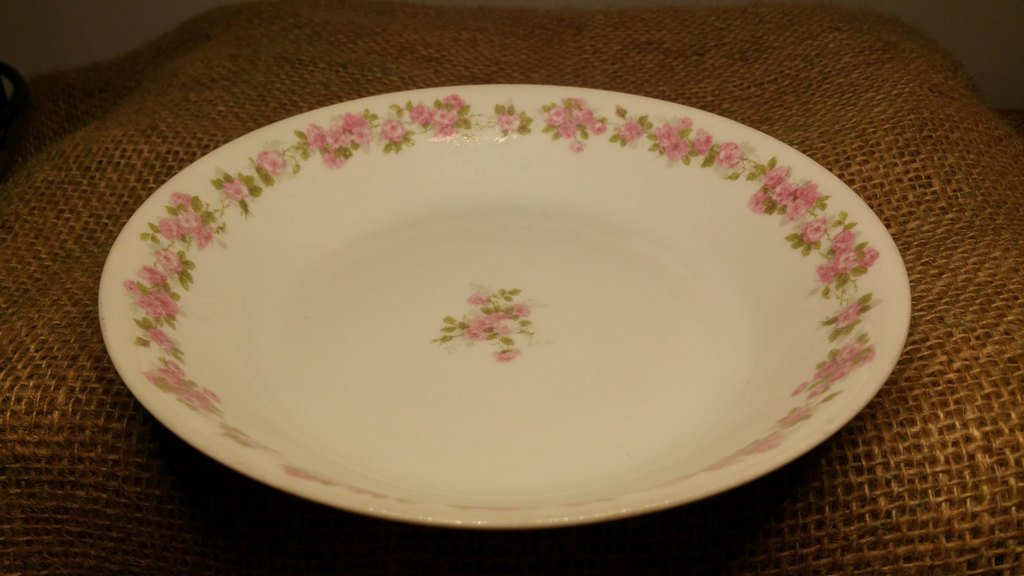 myfirkintweets's tweet photo. We have a new firkin listing ! CH Field Haviland limoges GDA France pink roses bowl 7 1/4"… https://t.co/HoNn4VCpLT https://t.co/evuCKyMy31