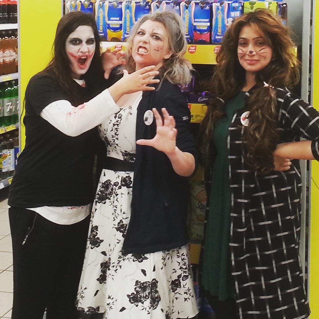 boltonexpress5's tweet photo. Halloween with the girls at work @BFDboltonRD @Tesco @BairstowGill #TheJoker #halloween2015 #scary #tesco #workfun https://t.co/3KWTiIhtlo
