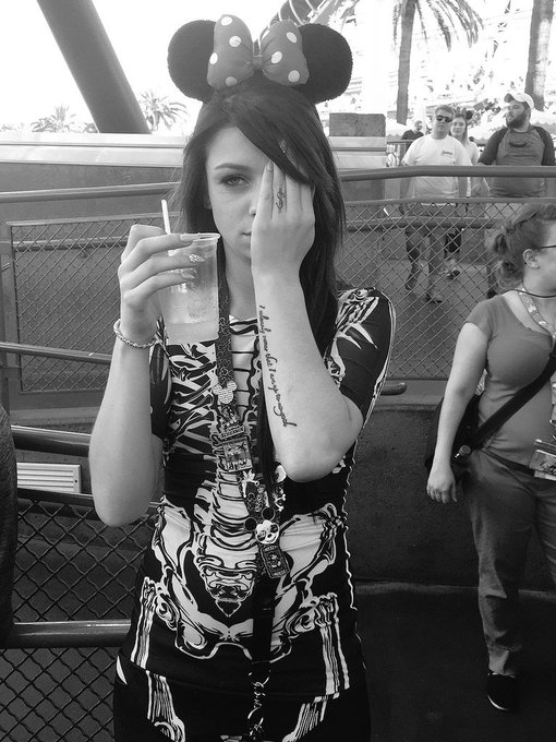 Had way to much fun at Disneyland yesterday! https://t.co/k5mdTVJuIK<a href="/tag/newprofilepic"class="tags"><span>#newprofilepic</span></a>