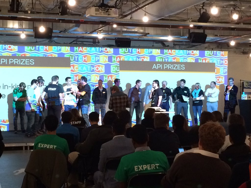 Onze in-kind prijs voor het beste gebruik van onze data, Parrot 2.0 headphones, is voor #Jobber! #dutchhack15
