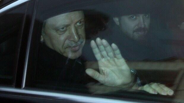denizvemarti1's tweet photo. Bilal yırrtı yine !

#secim2015 https://t.co/P6FwJyzPpD