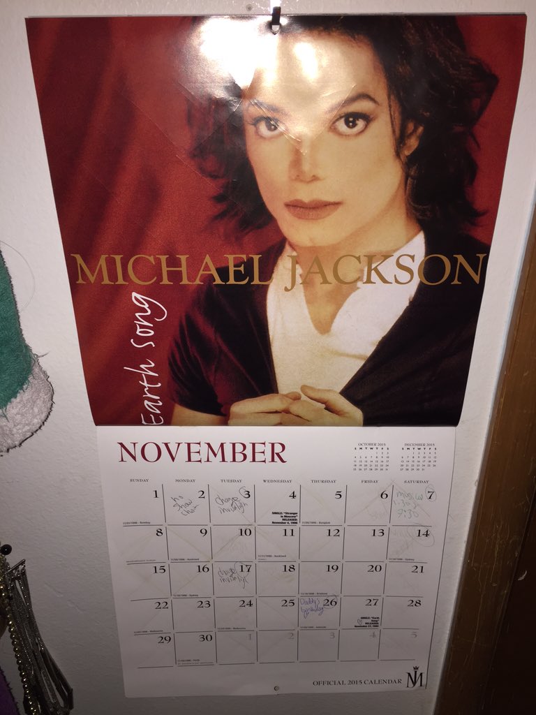 KingRosalani's tweet photo. Because it's a new month...
#MichaelJackson #20YearsofHIStory https://t.co/BIQvM60Qdt