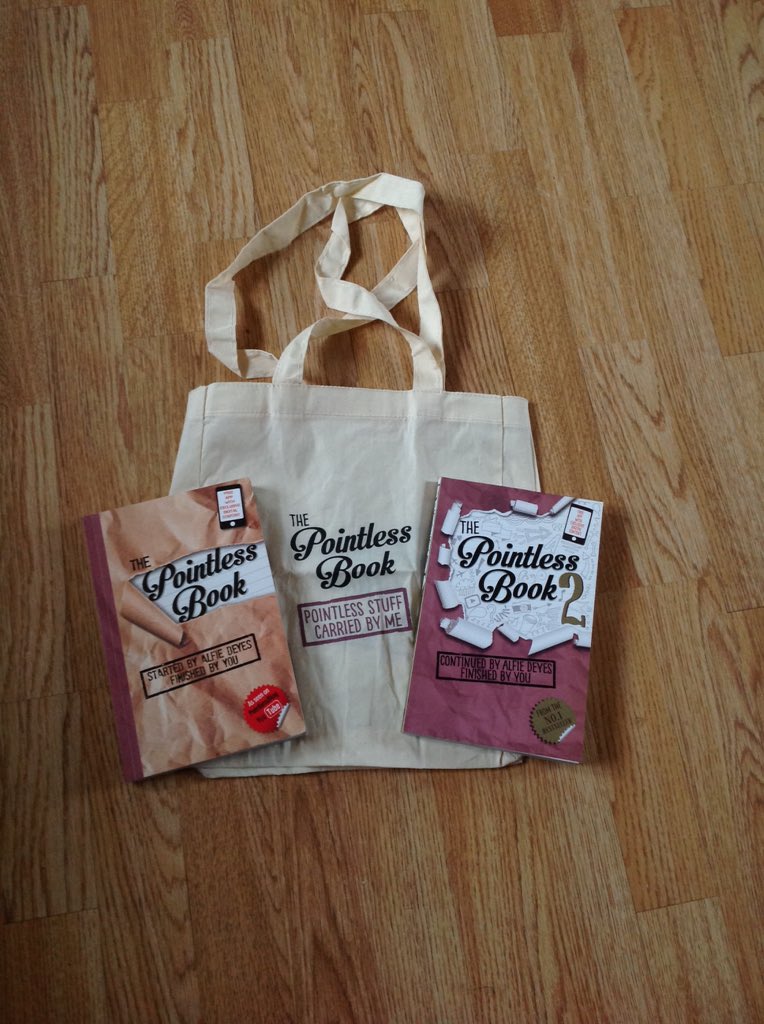 SxggyDeyes's tweet image. @PointlessBlog look what I brought #PointlessBlog2016