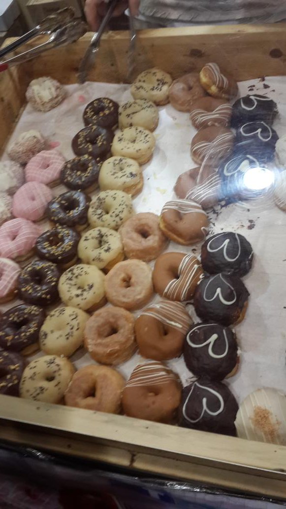 sanveer_mohan's tweet photo. Had the most tastiest treats ever at the @goodfoodSA @Rick_Stein #GFWS2015 @wickeddonuts 😍😍😍😆 https://t.co/lJs6DSs5mL