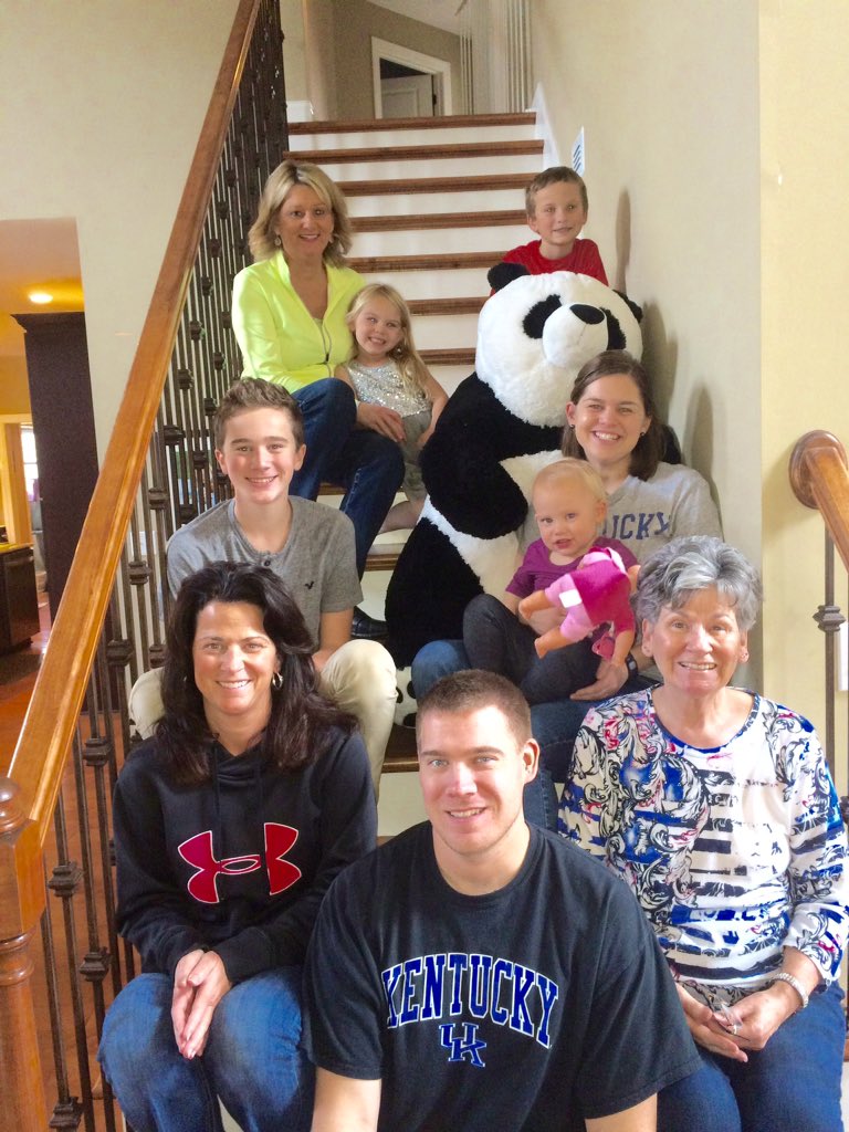 GoRhondaHartman's tweet photo. Great day with family (and panda)! https://t.co/GpOXQGnGMk
