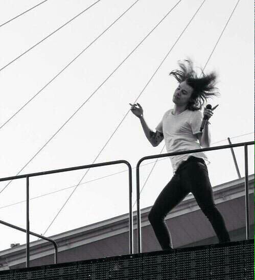 Busethh's tweet image. What is the first you can think of when you see this picture?  #PointlessBlog2016