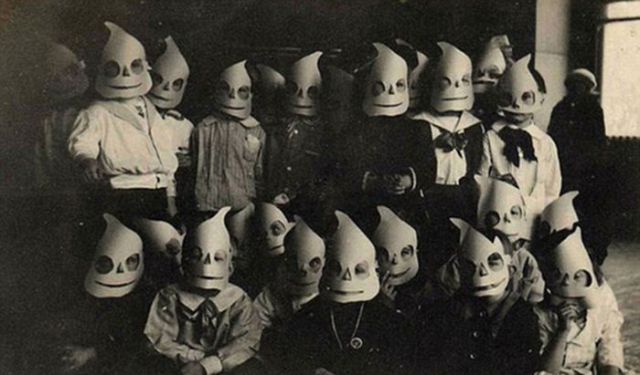 UnNervedHaunt's tweet photo. Hope everyone had a #Halloween night filled with fright! Anyone have a #scarystory from last night? https://t.co/6WYL2lpNVV