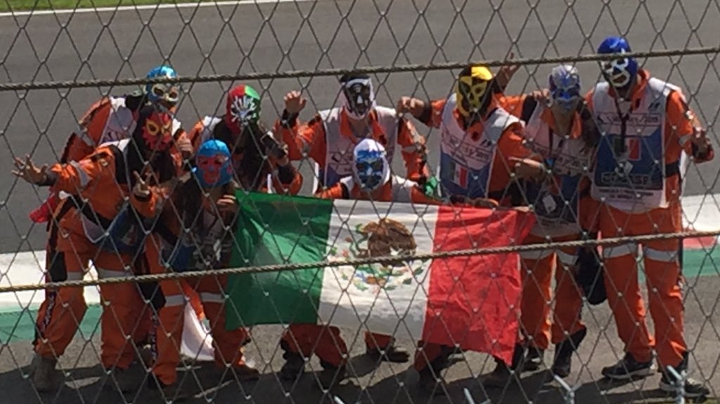 qtf's tweet photo. #Formula1Mexico
¡Somos más los buenos! Increíble el ambiente. 
FernandaF https://t.co/MDjrEghlNY