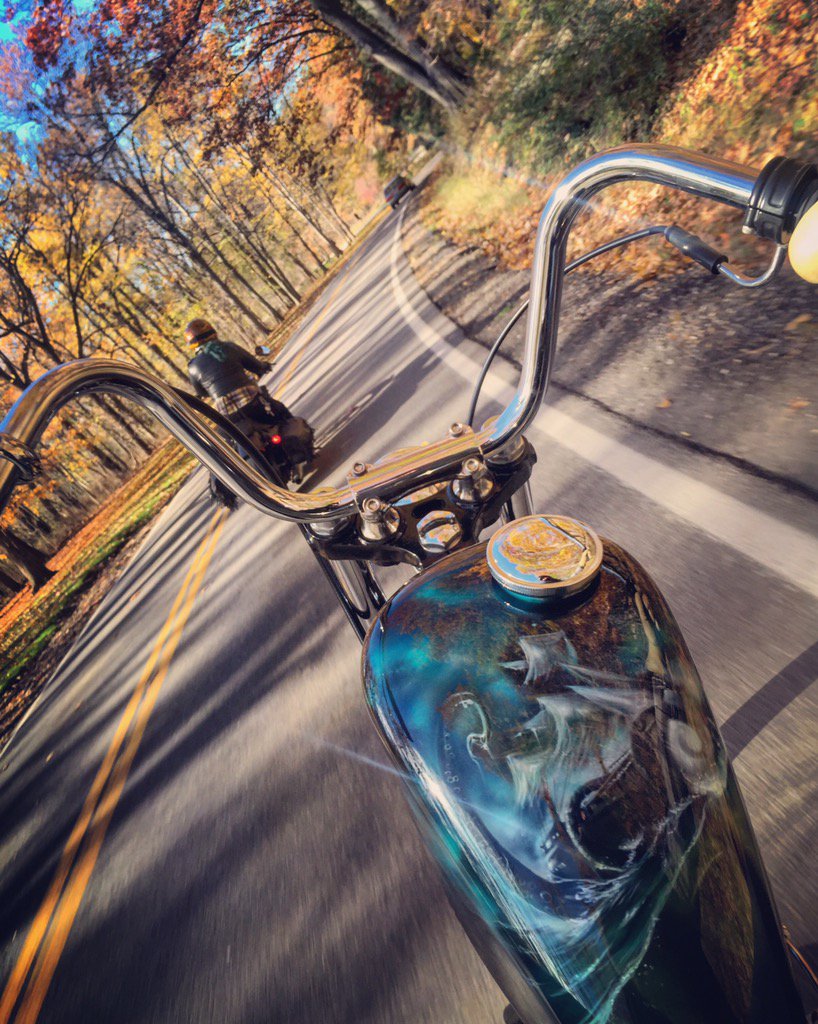LowbrowCustoms's tweet photo. Fall Sunday rides... #lowbrowlife #lowbrowcustoms #rideeverywhere #ohio #fallohio https://t.co/HSnRBCUXVl