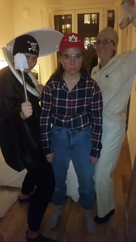 ViktoriaFront's tweet photo. Tre bästa vänner igår , Dr Mugg, Tobias och Ove. https://t.co/2ffAlITZ0n