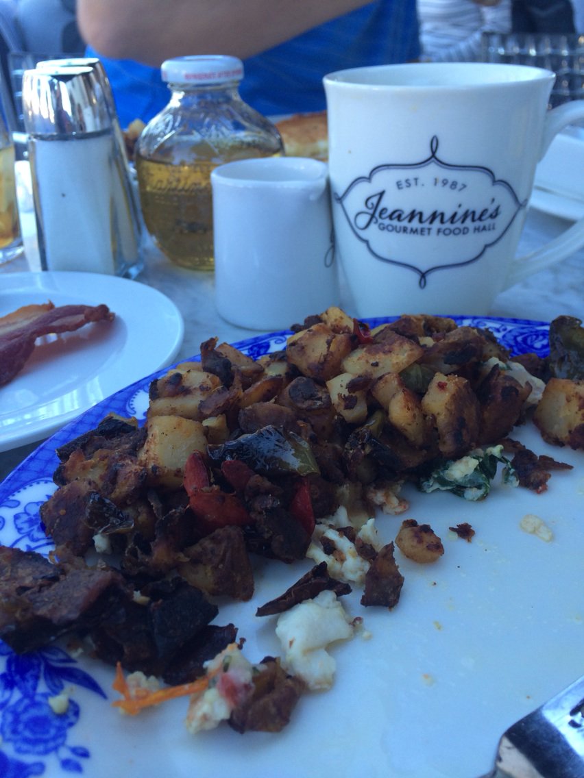 multiplemama's tweet image. Burnt potatoes, slow service, and expensive cold food. :( #jeanineswestlake