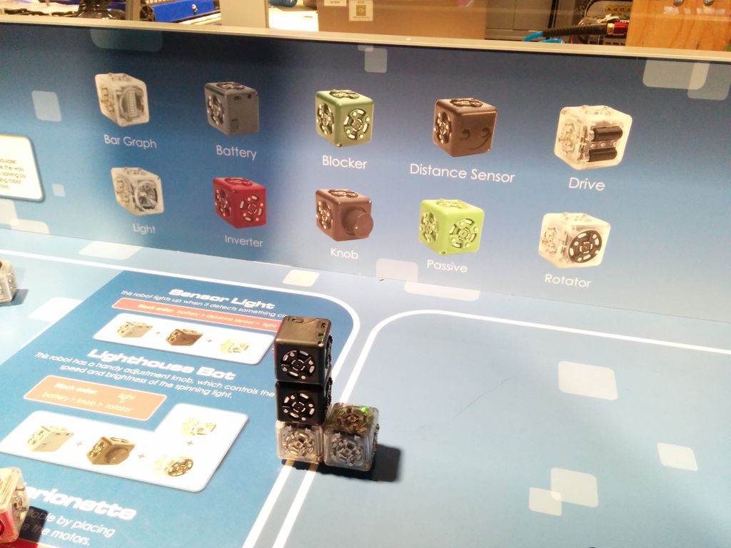 trebor's tweet photo. modular robot which chases your hand. @msichicago eat your heart out #markyim https://t.co/sLgFg88avk