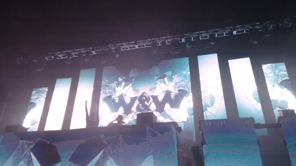 __Maria_Camila's tweet photo. @dimitrivegas @KSHMRmusic @djfrontliner @WandWmusic @GoshfatherJinco #doomsnight2015 #doomsnight best ever 💖🙌 https://t.co/BxyKXwZ1j8