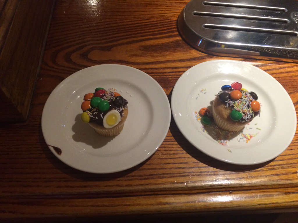 weathervanebf's tweet photo. Cake decorating. Yuuuuum 🍰 #ncw2015 @WeAreSUGM https://t.co/eqWHORrLLn