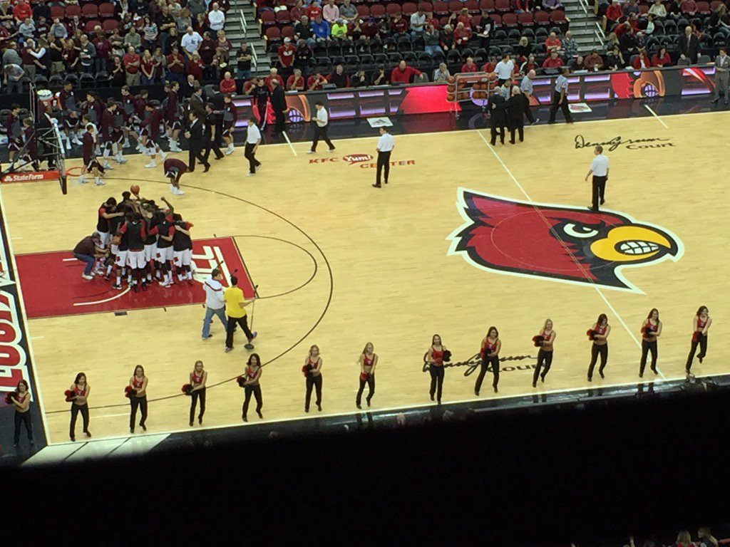 OutkastCard's tweet photo. Can't believe it's already hoops season https://t.co/wfkfBlrAXj