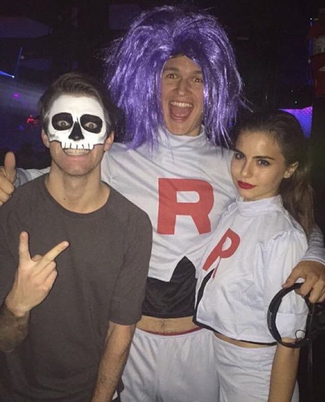 AnselElgortFR's tweet photo. Ansel et Violetta se sont déguisés en Jesse et James de la Team Rocket https://t.co/ZjiBiDAPNK