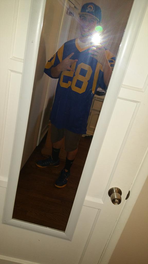 Gio93__'s tweet photo. Let's get that WIN Rams ! #Throwbacks #WESTCOAST #GoddTurley #MobSQUAD https://t.co/SxPXojWkzb
