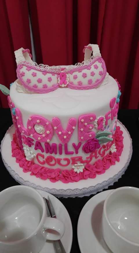 Play4Pink's tweet photo. The CupCake Queens donated this gorgeous cake for our function #pamgolding #play4thepink  @ThePinkDrive https://t.co/Md2gu5NyFH