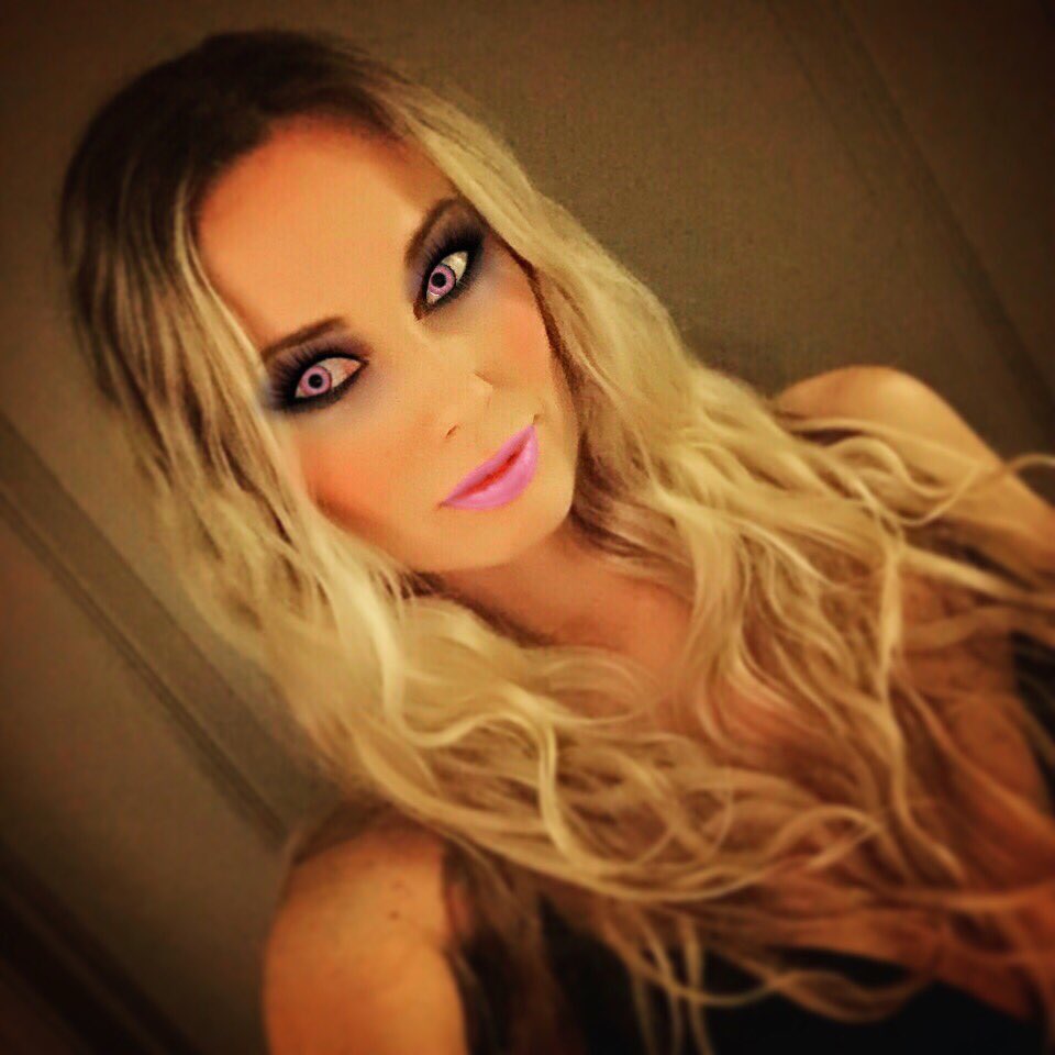 The_Anita_Dark's tweet photo. Here is a "lovely" halloween picture of me from last night 😜🎃😈 https://t.co/2SLxL1ZMtr