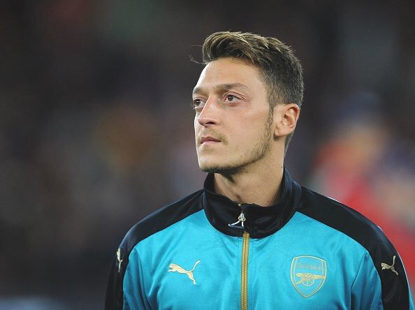 HotFootys's tweet photo. Mesut Ozil ❤️ #AFC https://t.co/yUympVvER3