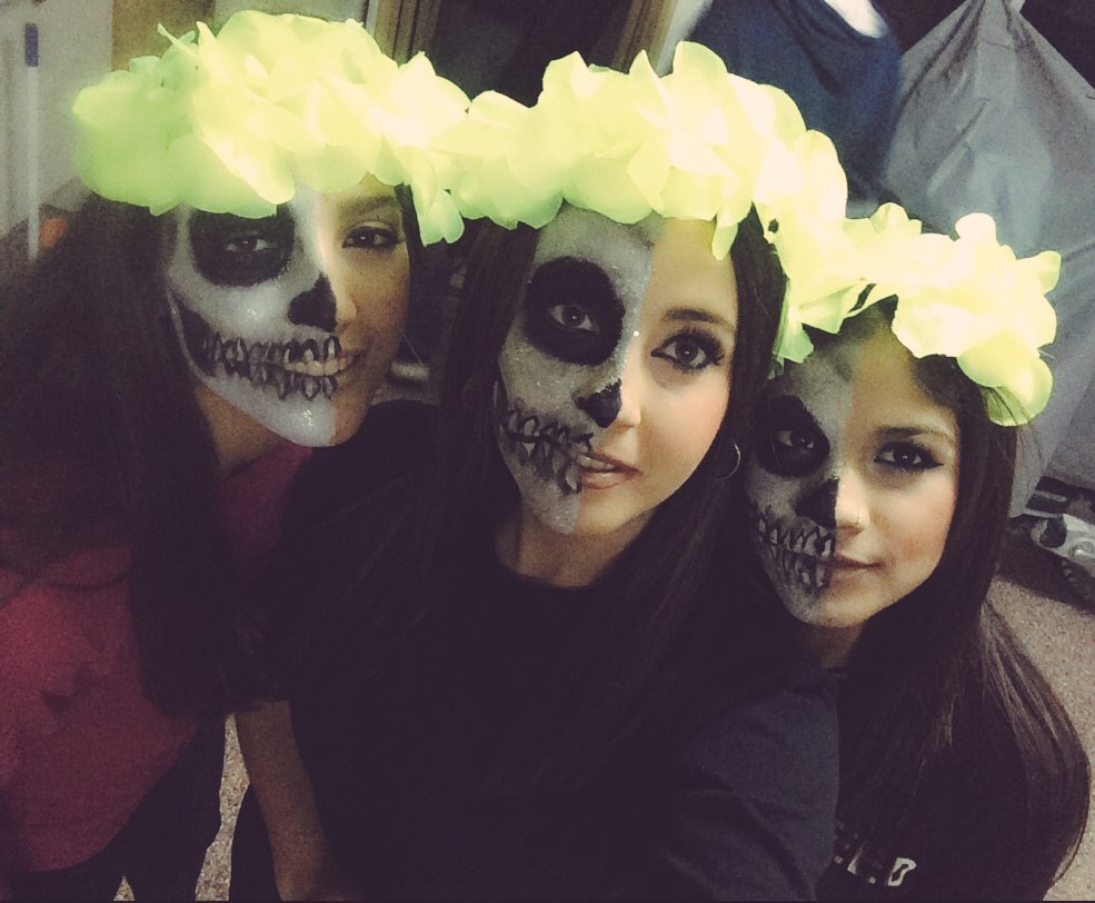 Sandrasanchezf3's tweet photo. Menudo halloween 🎃👻 https://t.co/m5pvab3G4c