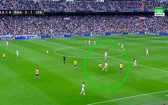 cristobalsoria's tweet photo. Que nadie espere ver en algún medio de comunicación la agresión del sobrevalorado delantero del realdemadrid... https://t.co/keiNruMDCm